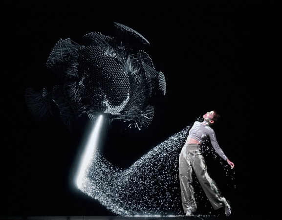 Die KI-Künstlerin Cecilie Waagner Falkenstrøm setzt auf die richtige Balancezwischen Mensch und KI. Foto: Carl Emil Carlsen                               