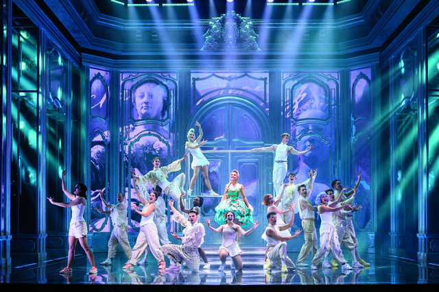 Vereinigten Bühnen Wien präsentieren MARIA THERESIA – DAS MUSICALMusik: DIETER FALK UND PAUL FALK, Liedtexte: JONATHAN ZELTER, Buch: THOMAS KAHRY, Orchestrierung, Arrangements & Musical Supervision: DIETER FALK, Kreative Entwicklung: CHRISTIAN STRUPPECK, Sounddesign: CARSTEN KÜMMEL, Lichtdesign: BEN CRACKNELL, Kostümdesign & Maskenbild: ALEKSANDRA KICA, Bühnenbild & Videodesign: MORGAN LARGE, Choreografie: JONATHAN HUOR, Regie: ALEX BALGA, Musikalische Leitung: CARSTEN PAAP Mit:Nienke Latten (Maria Theresia), Fabio Diso (Franz Stephan von Lothringen), Moritz Mausser (Friedrich II. von Preußen), Annemieke van Dam (Madame Fuchs) Annemarie Lauretta (Kaiserin Elisabeth Christine), Dominik Hees (Kaiser Karl VI. / Michael Gabriel Fredersdorff), Andreas Wolfram (Kanzler Bartenstein), Amelie Polak (Marie Christine), Aeneas Hollweg (Joseph) Premiere 10.10.2025 im Ronacher