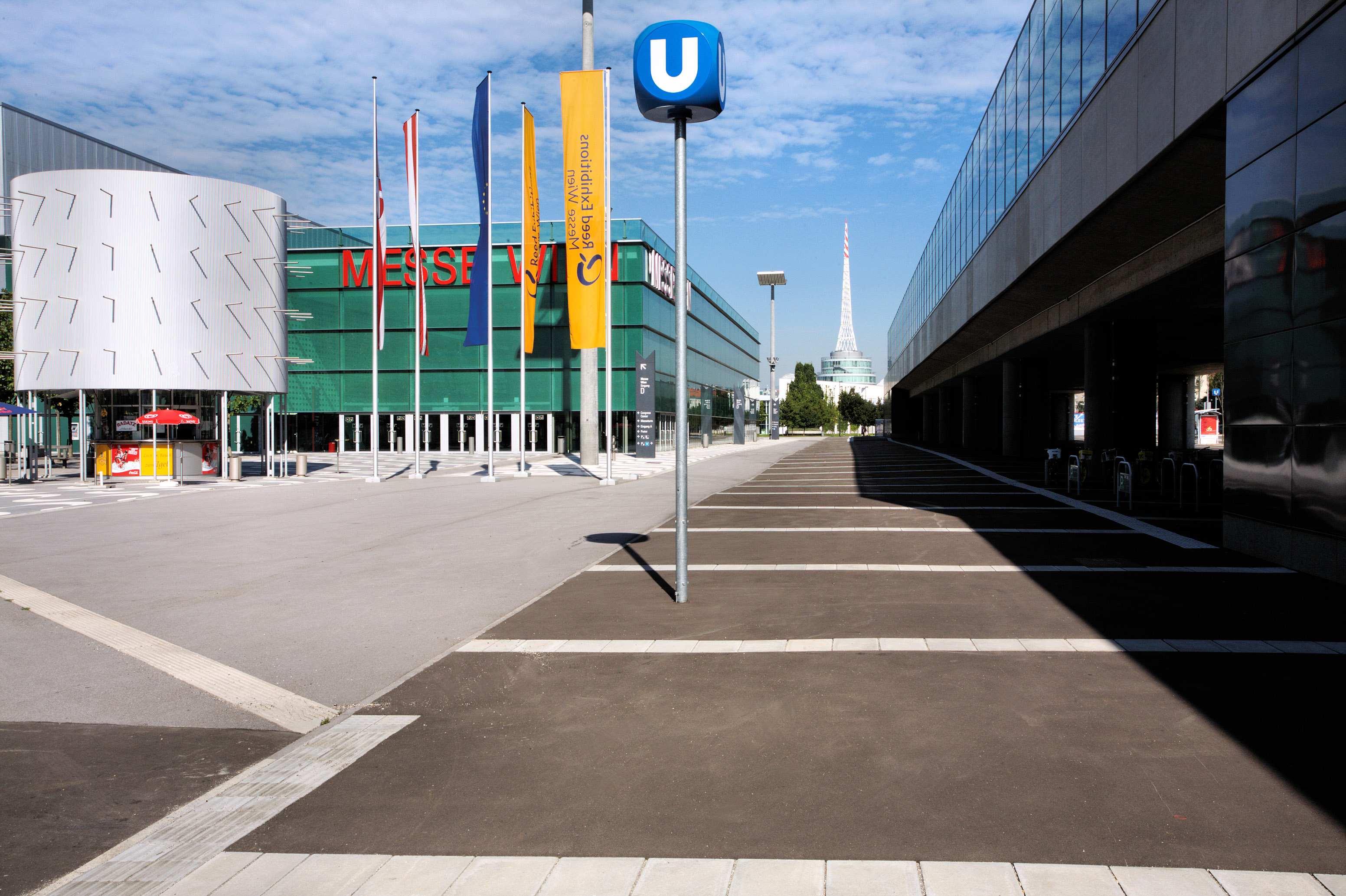 MesseWienEingangDReedExhibitions GSzuklits