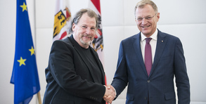 Hermann Schneider und LH Mag. Thomas Stelzer. Land OÖ/ Max Mayrhofer