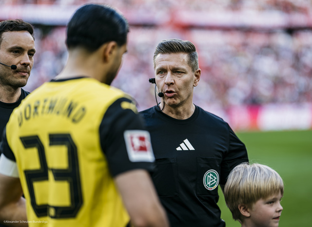 MUNICH, GERMANY - APRIL 12: Referee Cam during the Bundesliga match between FC Bayern München and Borussia Dortmund at Allianz Arena on April 12, 2025 in Munich, Germany. (Photo by Alexander Scheuber/Bundesliga/Bundesliga Collection via Getty Images)